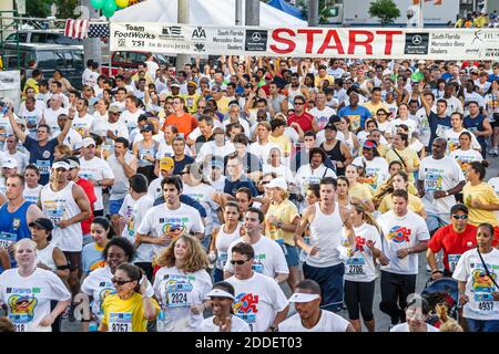 Miami Florida,Bayfront Park,Biscayne Boulevard,South Florida Corporate Run,charity event Leukemia & Lymphoma Society starting line,race start runners Stock Photo