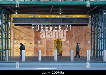 NEW YORK, NY - NOVEMBER 2: Forever 21 store front in Times Square is boarded up in anticipation of looting in response to presidential election result Stock Photo