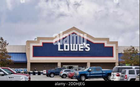 Houston, Texas USA 11-20-2020: Lowe's building storefront with parking lot in Houston, TX. Home improvement retail company in USA and Canada. Stock Photo