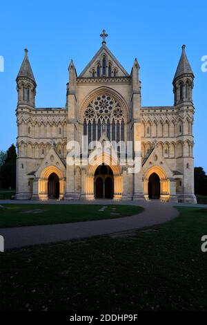 Dusk view over St Albans Cathedral, St Albans City, Hertfordshire County, England, UK Stock Photo