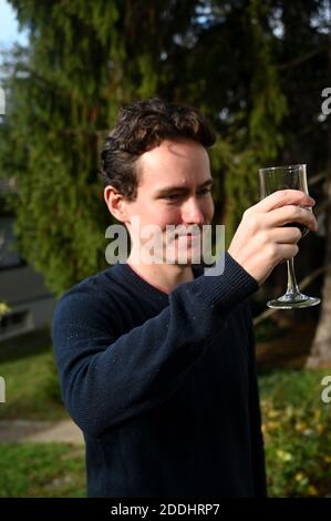 Tastng wine in a natural environment Stock Photo