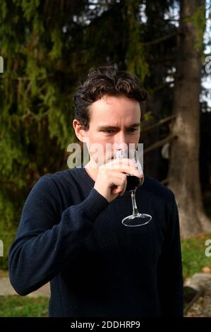 Tastng wine in a natural environment Stock Photo
