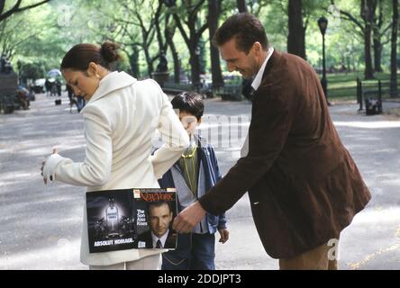 Jennifer Lopez, Ralph Fiennes, 'Maid In Manhattan' (2002)  Photo credit: Columbia Pictures / The Hollywood Archive / File Reference # 34078-0398FSTHA Stock Photo