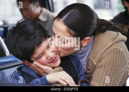 Jennifer Lopez, Tyler Posey, 'Maid In Manhattan' (2002)  Photo credit: Columbia Pictures / The Hollywood Archive / File Reference # 34078-0399FSTHA Stock Photo