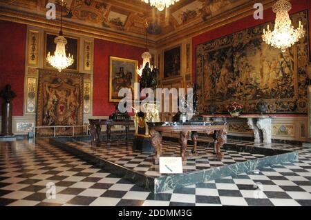 File photo dated May 24, 2007 of the Chateau de Vaux-le-Vicomte in Maincy, France. A group of robbers broke into the baroque castle in Maincy (55 kilometres southeast of Paris) in the very early hours of Thursday morning.  The group of six masked intruders then proceeded to tie up the owners, aged in their 90s, of the historic Vaux-le-Vicomte while they plundered the 17th century chateau of as much loot as they could, including works of art. It is believed the robbers also gained access to a safe. Vaux-le-Vicomte was transformed in 1661 from a small estate to a grandiose chateau with beautiful Stock Photo