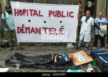 Doctors, nurses and cargivers gather in Paris in front the Hotel de Ville, outside the headquarter of Assistance publique and Hôpitaux de Paris or AP-HP, public hospital system of Paris, to improve the working conditions in the French emergencies services, on September 26, 2019. Emergency hospital staff in France are continuing to strike, with almost half of services affected five months in to the movement. Photo by Barrault David/Avenir Pictures/ABACAPRESS.COM Stock Photo