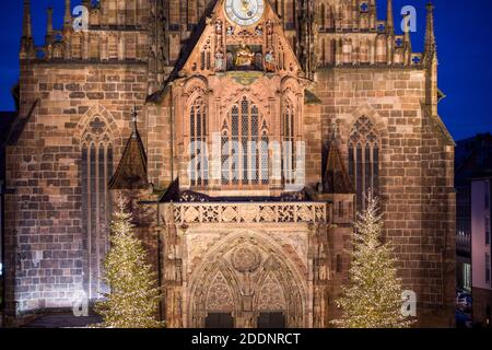 Nuremberg, Germany. 23rd Nov, 2020. The gallery of the Frauenkirche, from which the Nuremberg Christ Child officially opens the Nuremberg Christmas Market every year. The world-famous Christmas Market in Nuremberg, which was originally scheduled to open on 27.11.2020, is cancelled this year due to the Corona Pandemic. Credit: Daniel Karmann/dpa/Alamy Live News Stock Photo