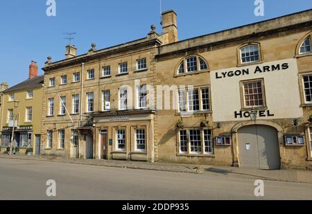 Lygon Arms & Lloyds Bank, High Street, Chipping Campden, Glos, Cotswolds, England, UK Stock Photo