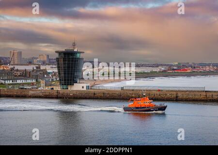 Aberdeen Lifeboat Leaves Port Stock Photo