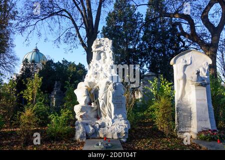 Wien, Vienna: graves of honor of Johann Strauss II and Johannes Brahms at Zentralfriedhof (Central Cemetery) in 11. Simmering, Wien, Austria Stock Photo