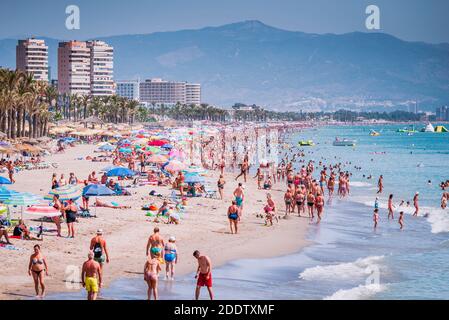 Holidaymakers on the Bajondillo beach. Torremolinos, Málaga, Costa de SOl, Andalucia, Spain, Europe Stock Photo