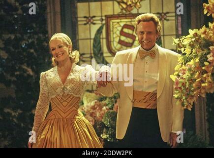 THE STEPFORD WIVES 2004 Paramount Pictures film with Glen Close and Christopher Walken Stock Photo