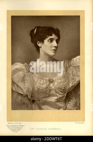 1890 ca. London GREAT BRITAIN The british theatre actress