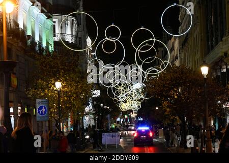 Madrid, Spanien. 26th Nov, 2020. Switching on the traditional Weihafterts lighting in the city center. Madrid 11/26/2020 | usage worldwide Credit: dpa/Alamy Live News