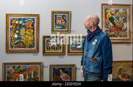 Scottish Gallery, Edinburgh, Scotland, UK, 27th November 2020. New exhibition preview: Mark Hearld’s Menagerie. The exhibition features a series of prints, woodcut and linocuts by Mark Hearld. Pictured: Mark Hearld with his colourful prints of British fauna Stock Photo