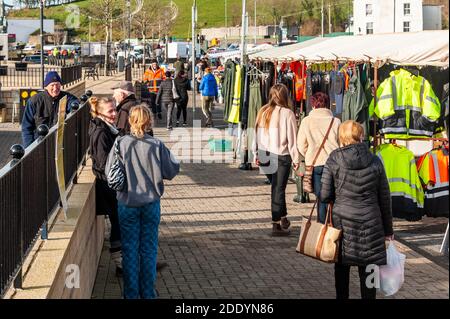 Bantry, West Cork, Ireland. 27th Nov, 2020. After the Met Eireann Yellow Fog Warning lifted late this morning, the sun made an appearance over Bantry Friday Market, which was well attended by both traders and shoppers alike. Credit: AG News/Alamy Live News Stock Photo