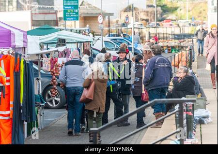 Bantry, West Cork, Ireland. 27th Nov, 2020. After the Met Eireann Yellow Fog Warning lifted late this morning, the sun made an appearance over Bantry Friday Market, which was well attended by both traders and shoppers alike. Credit: AG News/Alamy Live News Stock Photo