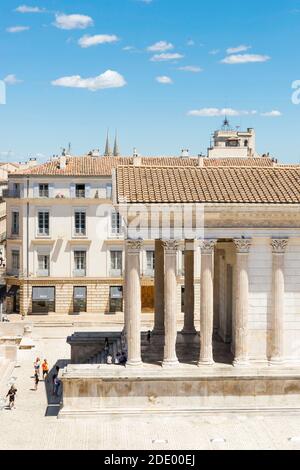 Nimes (south-eastern France): the Roman temple “Maison Carree” (Square House) viewed from the terrace of the “Ciel de Nimes” restaurant. Roman temple, Stock Photo