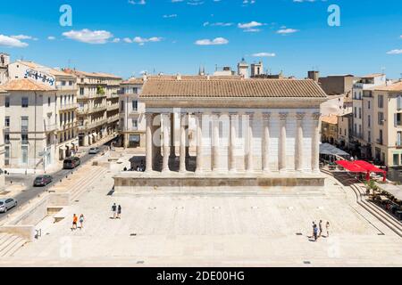 Nimes (south-eastern France): the Roman temple “Maison Carree” (Square House) viewed from the terrace of the “Ciel de Nimes” restaurant. Roman temple, Stock Photo