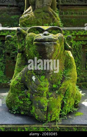 Old sculptures in Ubud Monkey Forest, Mandala Suci Wenara Wana, Ubud, Bali, Indonesia Stock Photo