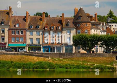 France, Loiret (45), Gien, old town on the banks of the Loire river Stock Photo