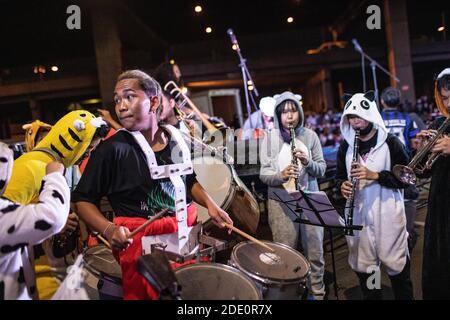 Bangkok, Thailand. 27th Nov, 2020. Pro-democracy protesters play music during an anti-government demonstration in the Thai capital. Thousands of pro-democracy protesters staged a demonstration called ‘coup rehearsal drill' at Lad Phrao Intersection demanding the resignation of Thailand Prime Minister and the reform of the monarchy. Credit: SOPA Images Limited/Alamy Live News Stock Photo
