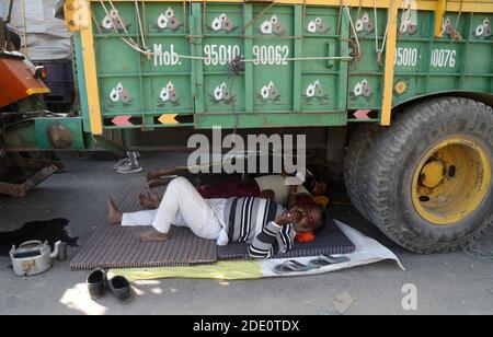 New Delhi, India. 27th Nov, 2020. Protesters resting after police forces stopped them from marching towards New Delhi during the demonstration.Groups of farmers marched from Singhu border Delhi-Haryana border towards New Delhi (Delhi Chalo) demonstrating against a new agricultural law brought by the Indian government, walking with modified tractors carrying stock food and woolens and essential supplies. Credit: SOPA Images Limited/Alamy Live News Stock Photo