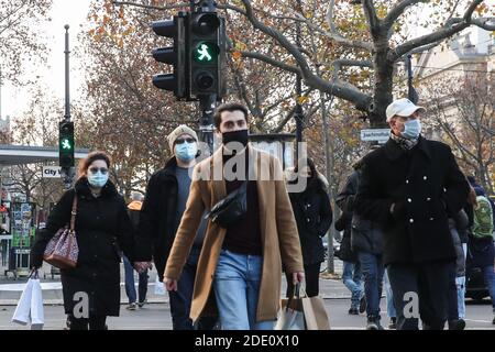 Berlin, Germany. 27th Nov, 2020. Pedestrians wearing face masks cross a street in Berlin, capital of Germany, on Nov. 27, 2020. Germany's COVID-19 caseload has topped 1 million after 22,806 new infections were reported within one day, the Robert Koch Institute (RKI) announced on Friday. Credit: Shan Yuqi/Xinhua/Alamy Live News Stock Photo