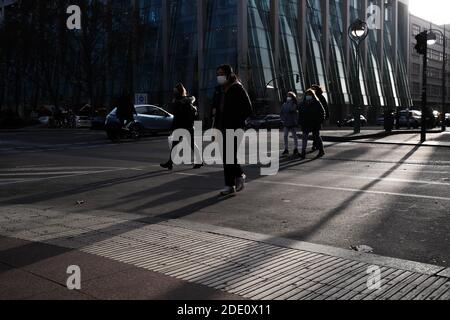 Berlin, Germany. 27th Nov, 2020. Pedestrians wearing face masks cross a street in Berlin, capital of Germany, on Nov. 27, 2020. Germany's COVID-19 caseload has topped 1 million after 22,806 new infections were reported within one day, the Robert Koch Institute (RKI) announced on Friday. Credit: Shan Yuqi/Xinhua/Alamy Live News Stock Photo