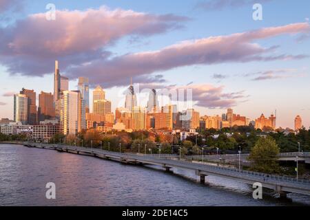 Skyline in autumn behind the Schuylkill River Boardwalk at Sunset , Philadelphia, Pennsylvania, USA Stock Photo