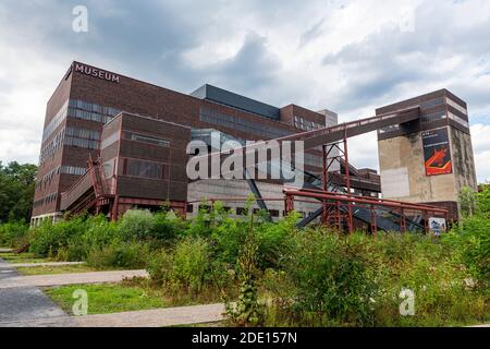 Zollverein Coal Mine Industrial Complex, UNESCO World Heritage Site, Essen, Ruhr, North Rhine-Westphalia, Germany, Europe Stock Photo