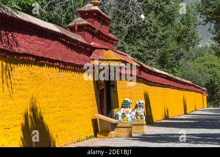 Norbulingka, part of the 'Historic Ensemble of the Potala Palace and a UNESCO World Heritage site, Lhasa, Tibet, China Stock Photo