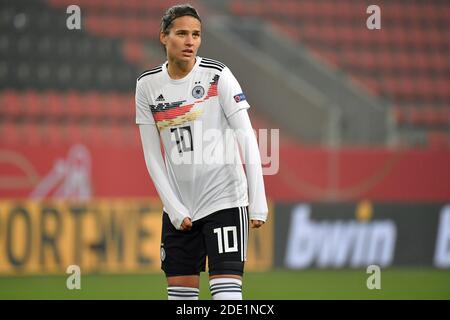 Dzsenifer MAROZSAN (GER), action, single image, trimmed single motif, half figure, half figure. Soccer Laenderspiel women, European Championship qualification, Germany (GER) - Greece (GRE) 6-0 on November 27, 2020 in Ingolstadt AUDI SPORTPARK/Germany. | usage worldwide Stock Photo