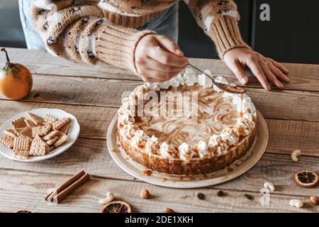 A process of decorating a pumpkin cheesecake Stock Photo