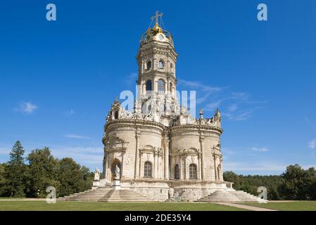 Church of the Sign of the Most Holy Theotokos in Dubrovitsy against the blue sky on a sunny August day. Podolsk, Russia Stock Photo