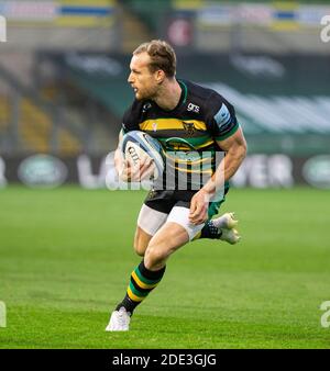 Northampton, UK. 28th November 2020; Franklin Gardens, Northampton, East Midlands, England; Premiership Rugby Union, Northampton Saints versus Harlequins; Rory Hutchinson of Northampton Saints running forward with the ball Credit: Action Plus Sports Images/Alamy Live News Stock Photo