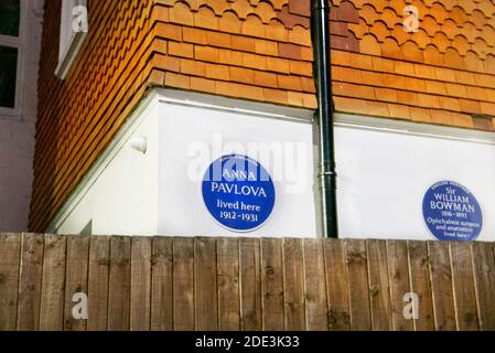 Anna Pavlova blue plaque by English Heritage in Golders Green, London, depicting where she lived. Ivy House is now occupied by St Antony's School Stock Photo