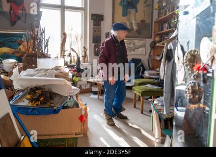 Berlin, Germany. 27th Nov, 2020. Ben Wagin, artist, is standing in one of his studios. Credit: Christophe Gateau/dpa/Alamy Live News Stock Photo