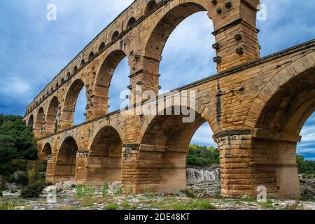 Pont du Gard, Languedoc Roussillon region, France, Unesco World Heritage Site.  Roman Aqueduct crosses the River Gardon near Vers-Pon-du-Gard Languedo Stock Photo