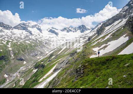 Hiker on the descent from the Moerchnerscharte to the Greizer Hut, behind glacier Floitenkees and Floitenspitzen, Berliner Hoehenweg, Zillertaler Stock Photo