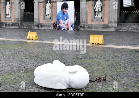 Napoli, Italy. 29th Nov, 2020. Giant photo by Diego Armando Maradano placed in Piazza Plebiscito, where the sculpture of the crouching child by the sculptor JAGO still stands. Italy, November 29, 2020. (Photo by Vincenzo Izzo/Sipa USA) Credit: Sipa USA/Alamy Live News Stock Photo