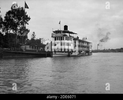 Original Caption:  Egypt. River scenes. The Nile. Scenes along the Cairo banks  - Location: Egypt--Cairo ca.  1934-1939 Stock Photo