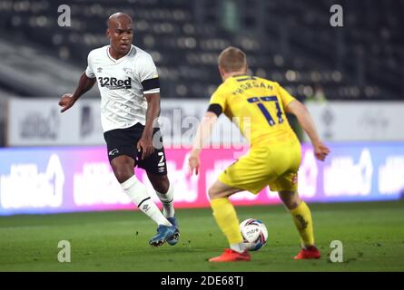 Derby County's Andre Wisdom (left) and Wycombe Wanderers' Daryl Horgan battle for the ball during the Sky Bet Championship match at Pride Park, Derby. Stock Photo