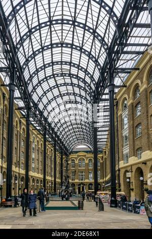 Hays Galleria is a mixed use development on the River Thames in Southwark based around the original Hay's Wharf warehouse.  It is Grade II listed. Stock Photo