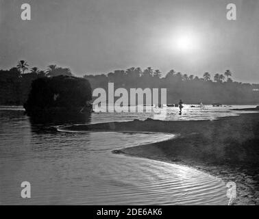 Middle East History - Iraq. (Mesopotamia). Baghdad. River scenes on the Tigris. The Tigris. Sunset sheen on the river Stock Photo