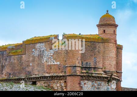 La forteresse de Salses est un ouvrage militaire construit entre 1497 et 1502 par les rois catholiques espagnols. Stock Photo