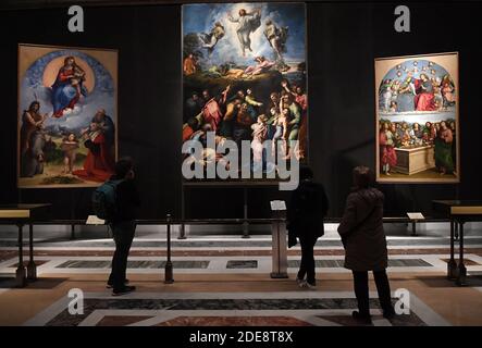 Left to Right: - Madonna di FolignoTempera grassa on wood transferred onto canvas (1511-1512) 308 x 198 cm - Transfiguration Tempera on wood (1516-1520) 410 x 279 cm - Crowning of the Virgin known as the Oddi altarpiece by Raffaello Sanzio known as Raphael (1483-1520) Vatican Museums (Pinacoteca - Picture Gallery) Vatican, 2018. - The Vatican Museums contain masterpieces of painting, sculpture and other works of art collected by the popes through the centuries. Through their diversity and richness, the Vatican museums rank among the first great museums in the world. Photo: Eric Vandeville/ABAC Stock Photo