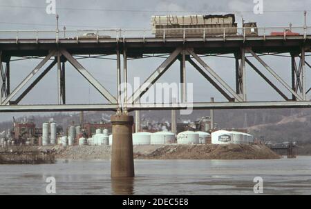 1970s Photo (1973) -  Union Carbide Plant behind Kanawha River bridge Stock Photo