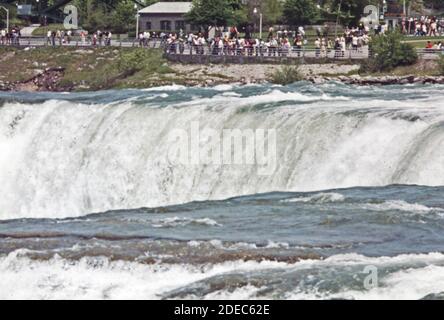 1970s Photo (1973) -  American Niagara Falls and Prospect Park seen from Goat Island at the brink of the cataract Stock Photo