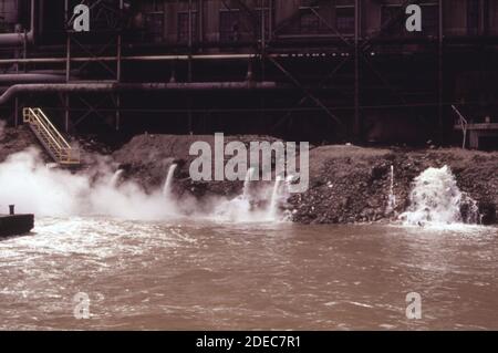 1970s Photo (1973) -  Hot water flows into the Kanawha River from the FMC corporation's South Charleston West Virginia plant Stock Photo